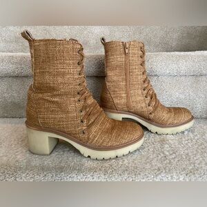 Mi.Im Women’s Jamie Combat Lace Up Boots Tweed Gum Sole Camel Size 6.5